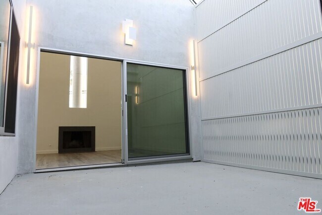 Photo - 21 1/2 Wavecrest Ave