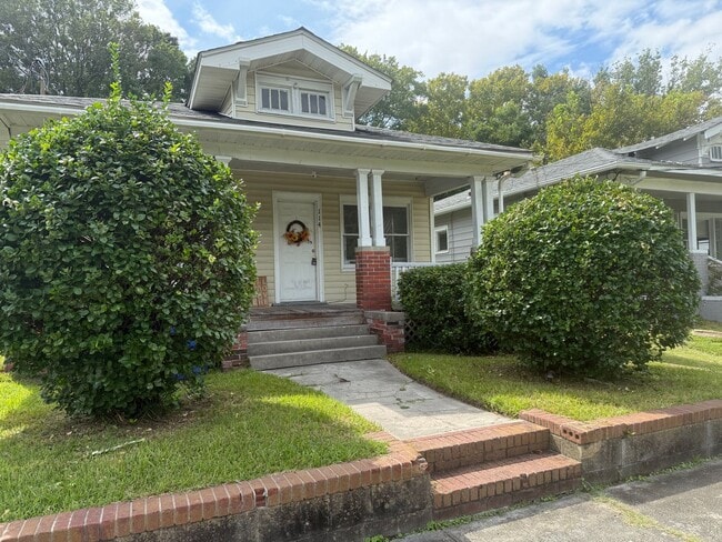 Building Photo - 2 BR Home walk to NHHS