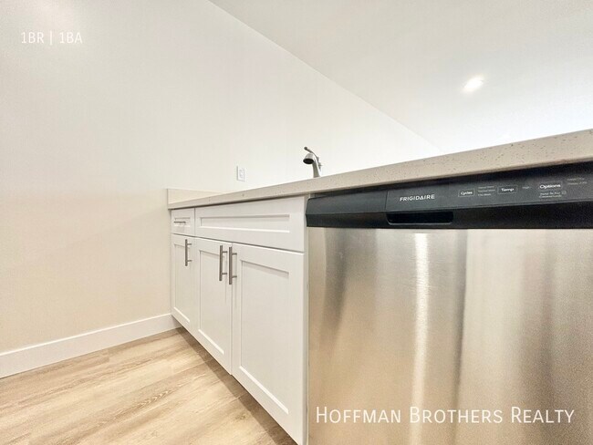 Photo - 1784 N Sycamore Ave Unidad 210A