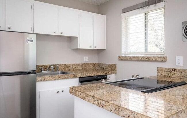 Photo - Modern Living Meets Timeless Comfort! 2 be...