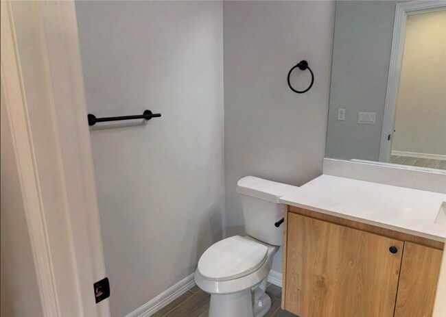 Photo - 705 N Emerald Ave Unit 3