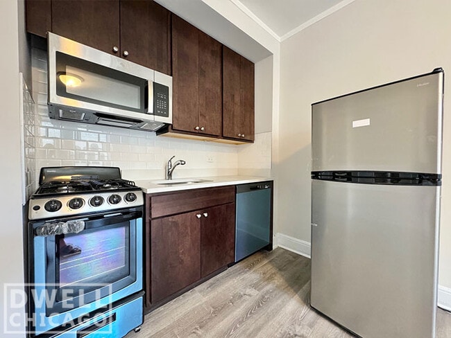 Photo - 3333 W Diversey Ave