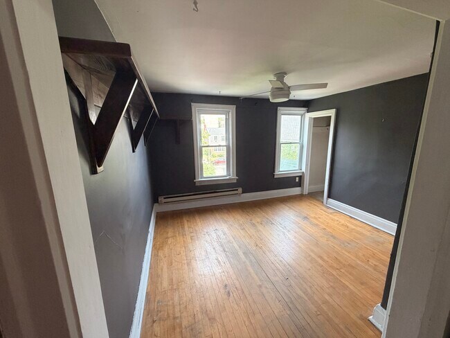 Living Room - 1608 N Franklin Pl. Unit Upper