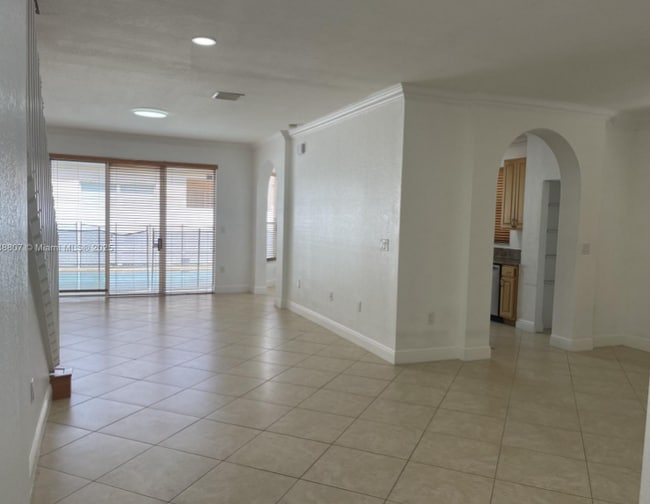 Photo - 3725 NE 10th Ct