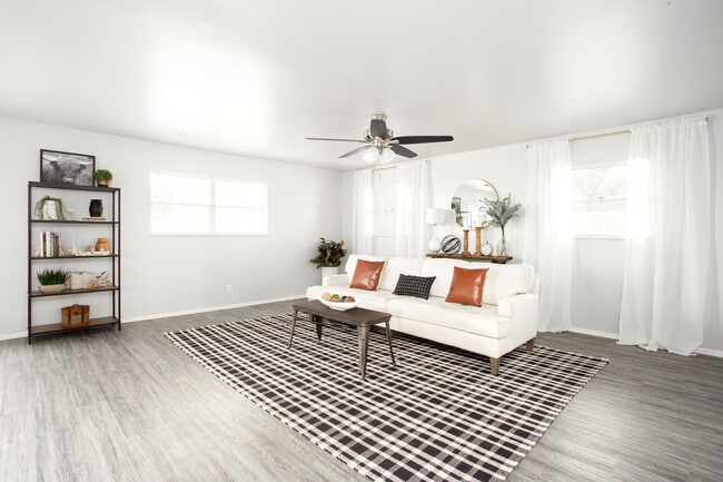 Photo - Highland Park Village