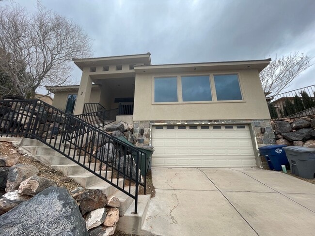 3 bed 3 bath home - Located just below The... - 3 bed 3 bath home - Located just below The...