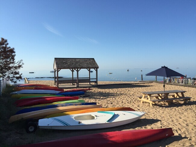 Photo - 52 Overshore Dr E