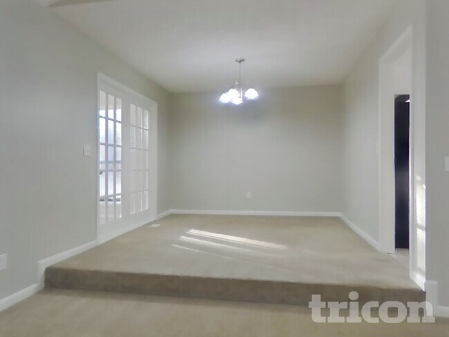 Photo - 303 Lowe Ct NW