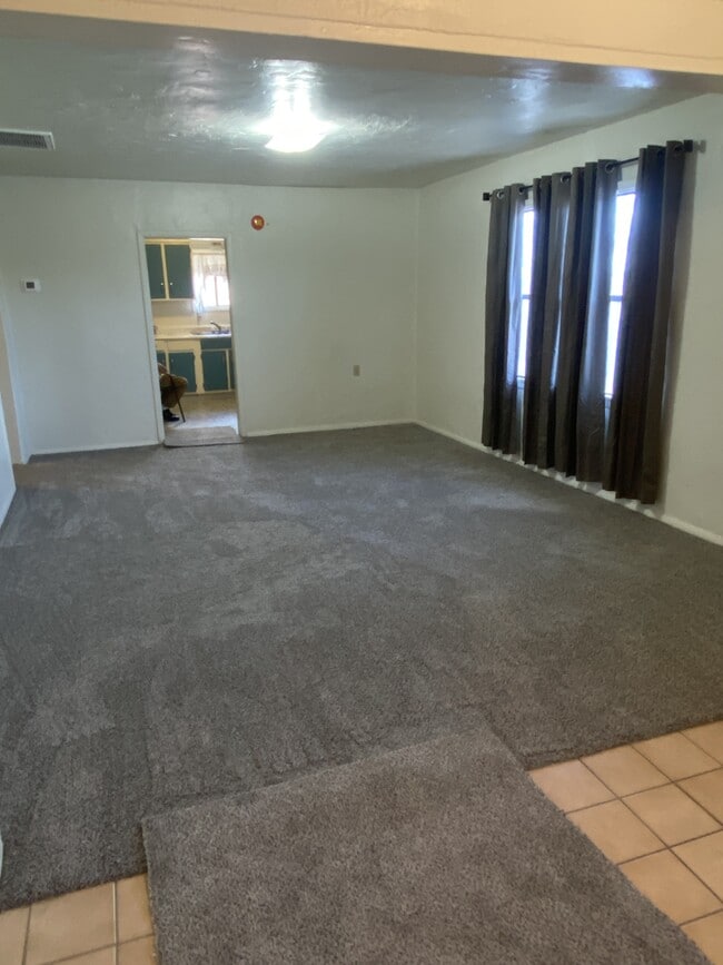 Photo - 143 E District St