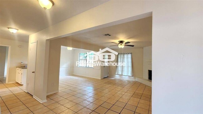 Photo - 2702 Foliage Green Dr