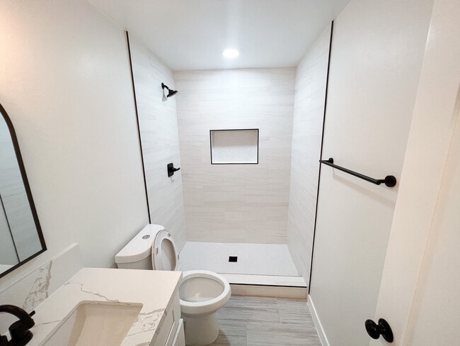 Photo - 3572 Nile St