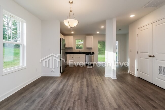 Photo - 147 Arizona Pl NW