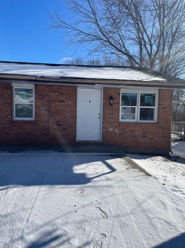 Building Photo - 6002 N Kent Dr Unit Apt. B