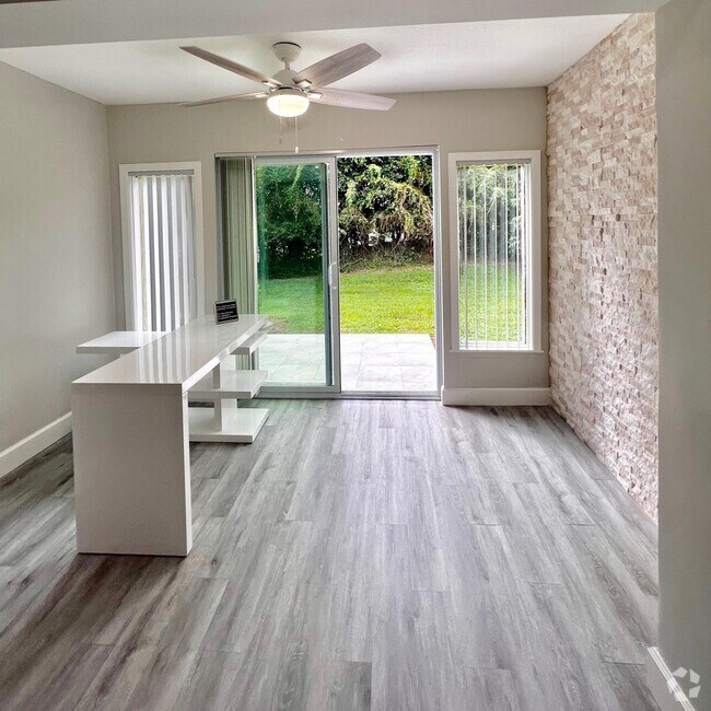 Building Photo - 18745 Candlewick Dr Rental