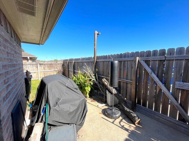 Photo - AUGUST PRE-LEASE!! 3 Bed/3 Bath Duplex in ...
