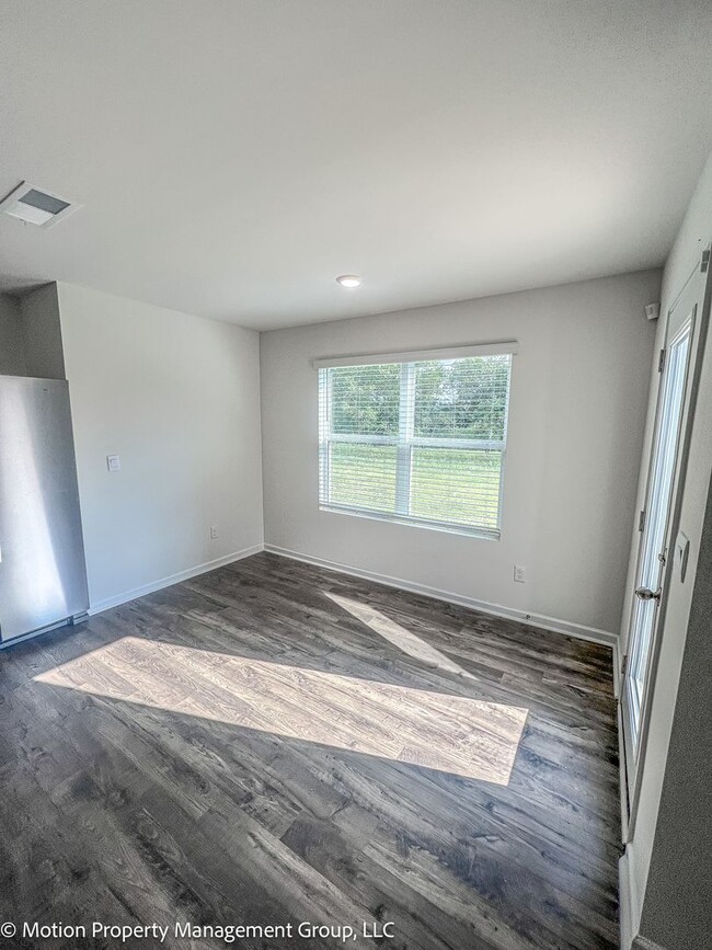 Photo - For Rent – Spacious 4 Bed / 3.5 Bath Home ...