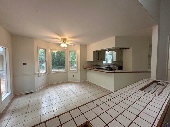 Photo - 124 Glen Oaks Rd