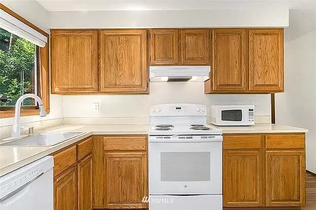 Photo - 2525 NE 95th St