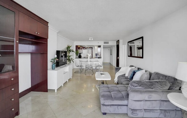 Photo - 1717 N Bayshore Dr Unidad ID1054120P