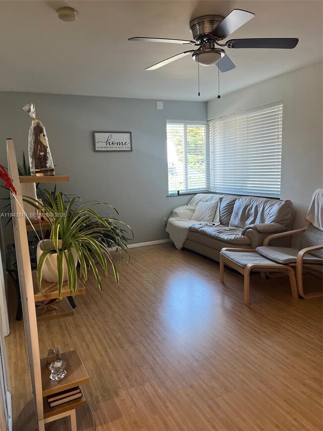 Photo - 225 SE 16th Ave Unit 8