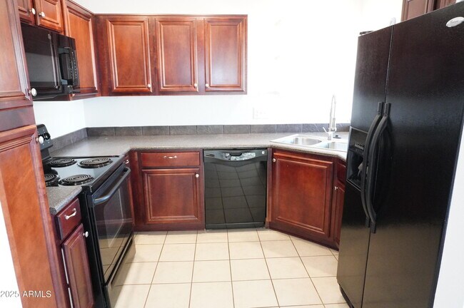 Photo - 10115 E Mountain View Rd Unidad 1077