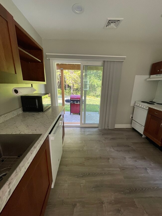 Building Photo - 70 Canonchet Rd Rental