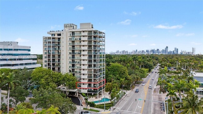 Building Photo - 2575 S Bayshore Dr Unit 4A