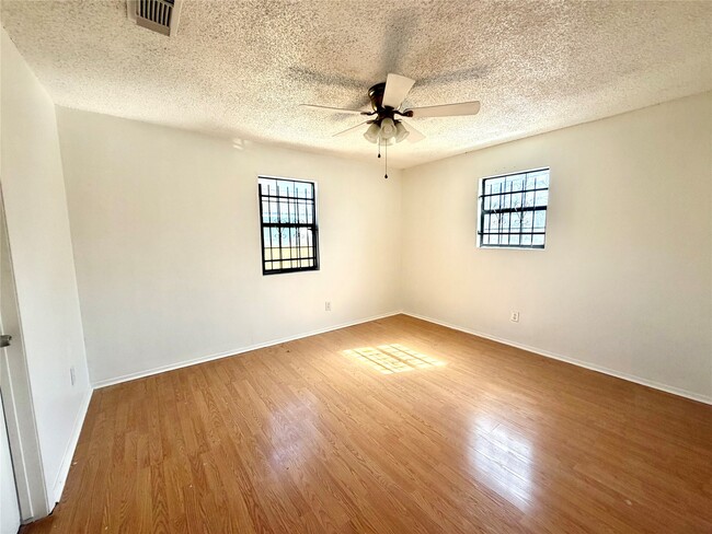 Building Photo - 710 Fields St