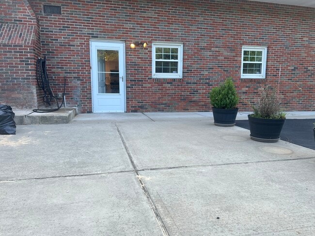 Building Photo - 38 Hillsdale Rd