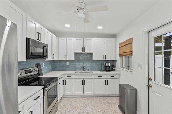 Photo - 11040 2nd St E