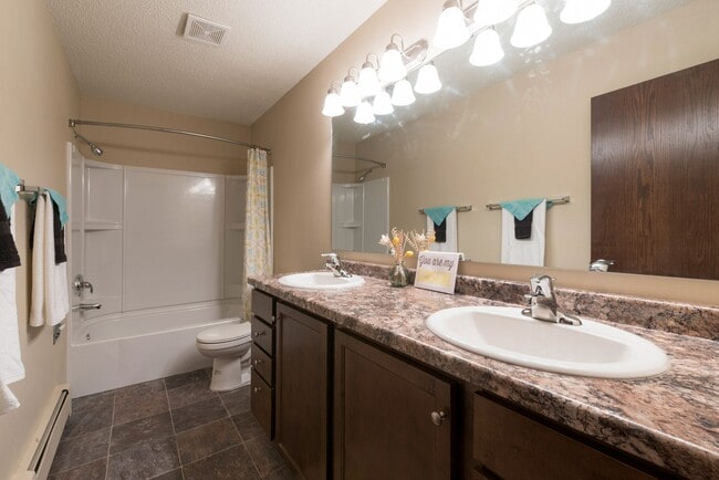 Apartamentos Newgate en Bismarck, ND | Baño - Newgate