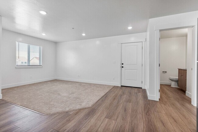 6065 N Freedom Rd Unit 4