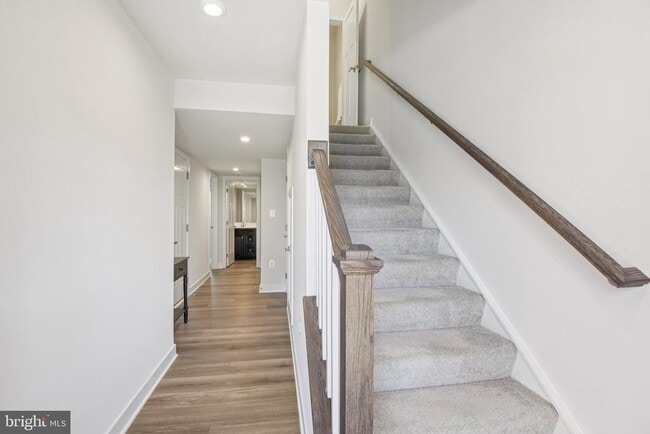 Photo - 133 Woodgate Cir