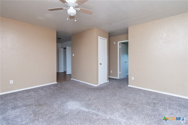 Building Photo - 1602 Benttree Dr Unit C Rental