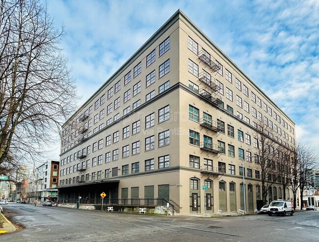 Building Photo - 1420 NW Lovejoy St Unit 414