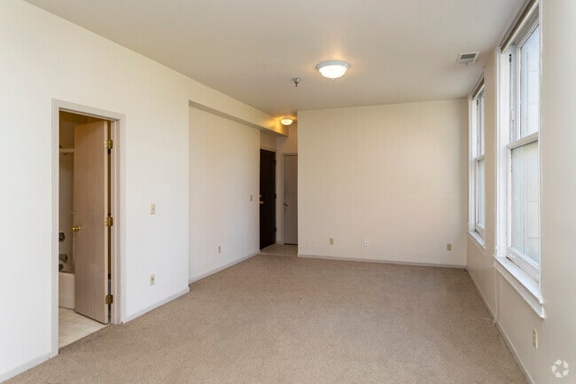 1BR, 1BA - 580SF