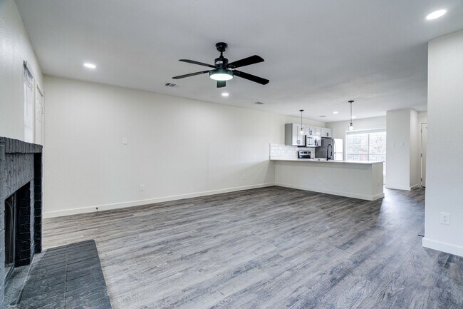 Photo - RIVER CROSSING ATX - 2BD/2.5BA - TOWNHOUSE - NEAR DOWNTOWN - NEW INTERIOR - $1495