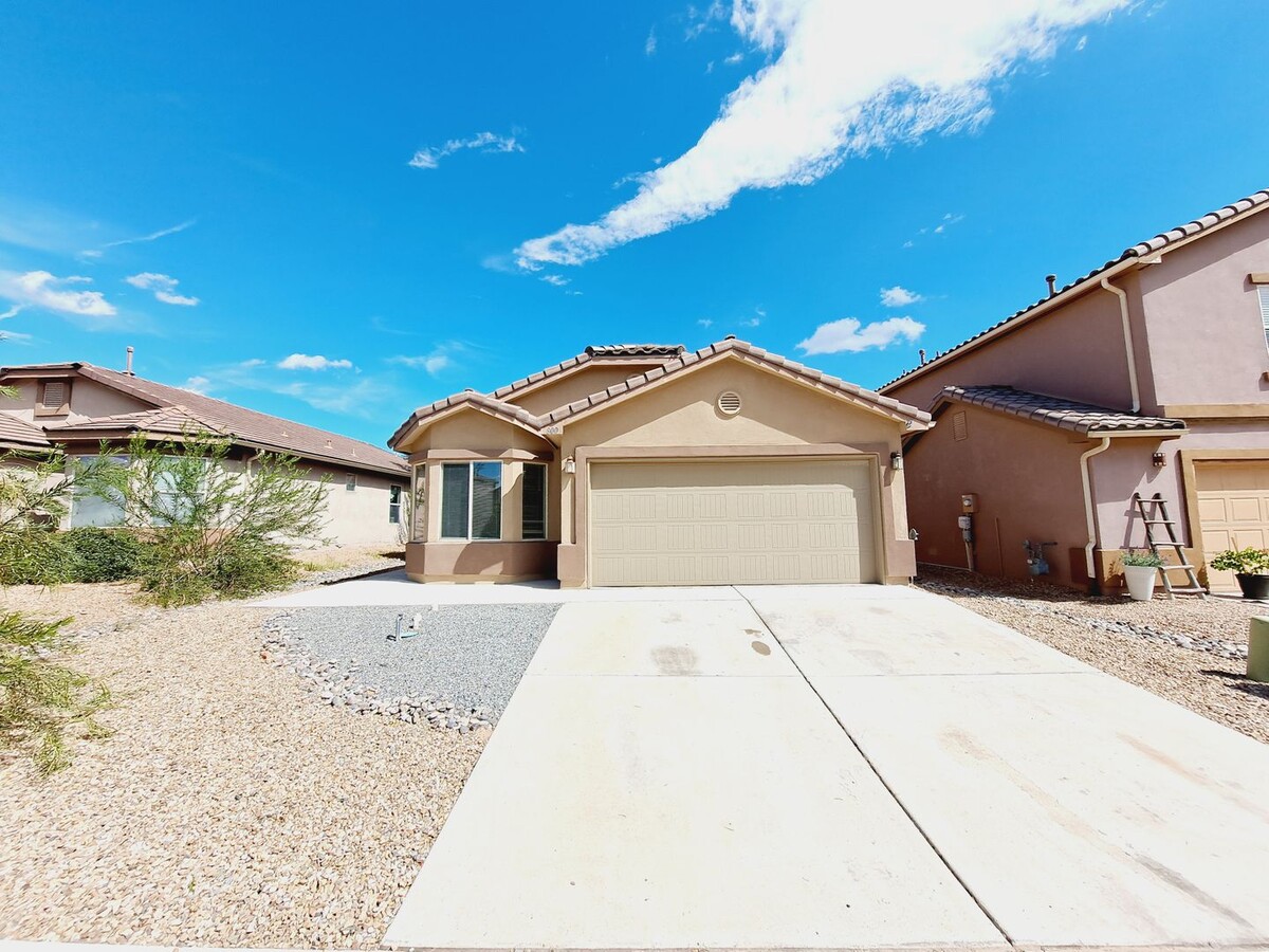 Great 3 bed, 2 bath, 1575 sq ft home in Huning Ranch! - Great 3 bed, 2 bath, 1575 sq ft home in Huning Ranch!
