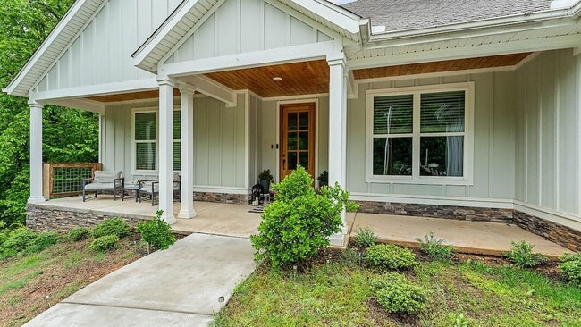 Photo - 3 Donington Cir