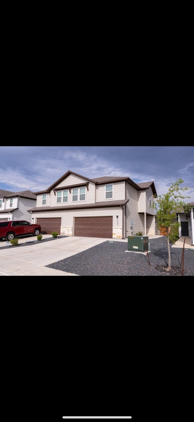 Building Photo - 255 Nespral Dr