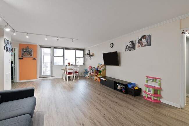 Photo - 6040 JFK Blvd E