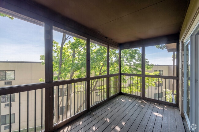 2 BR, 1 BA