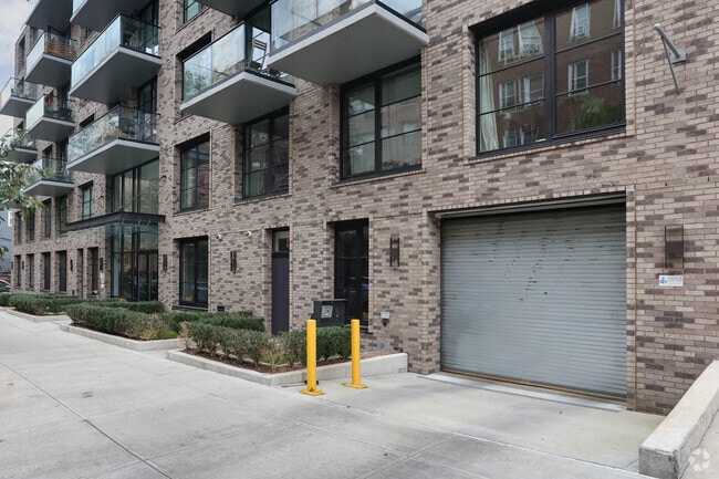 Photo - 264 Webster Ave