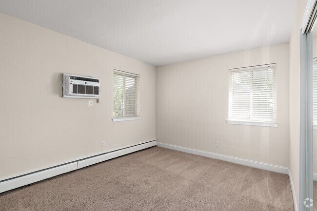 2BR, 1BA - 750SF - Bedroom