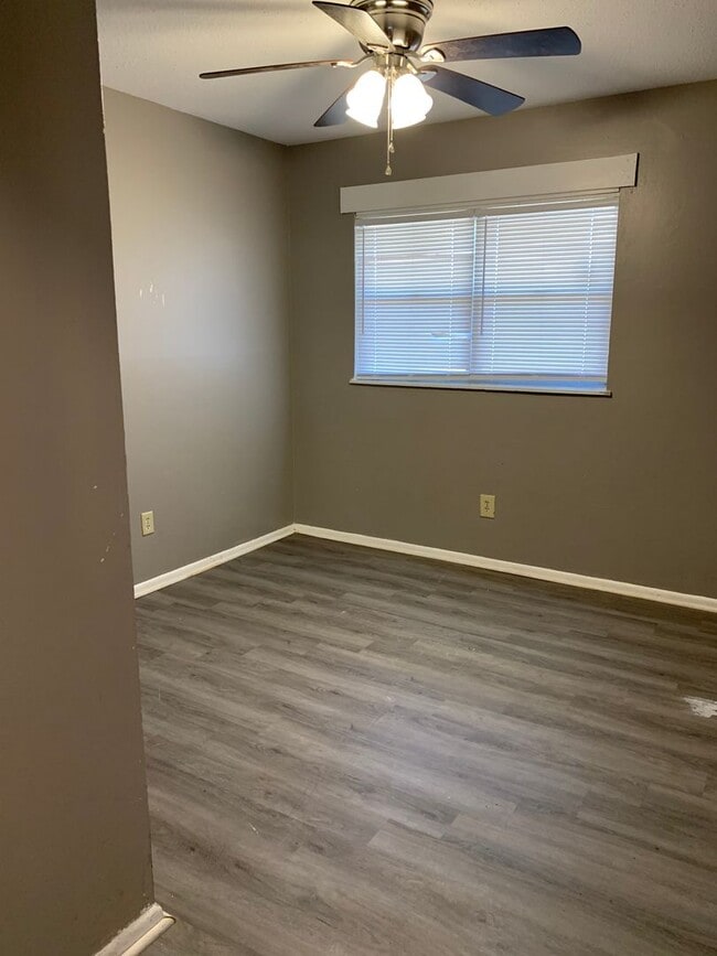 Photo - 1810 Fairlane- 2 Units Unit A