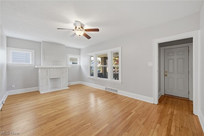 Photo - 2058 Wascana Ave