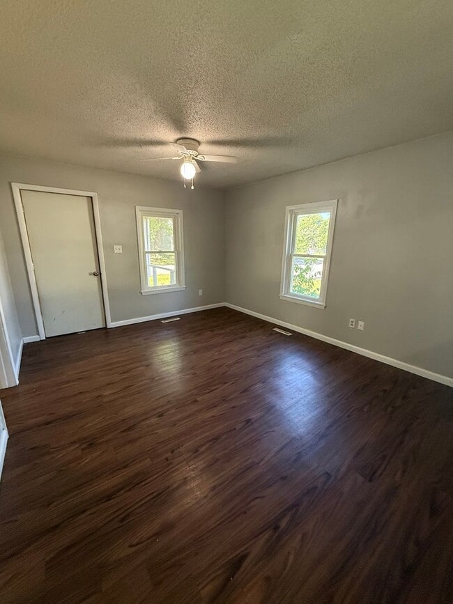 Photo - Spacious 2 bedroom 1 bathroom duplex Available NOW!!!