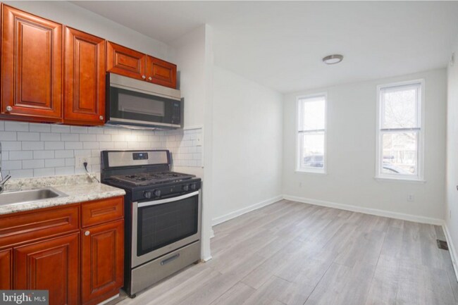 Photo - 894 N 42nd St Unit 2