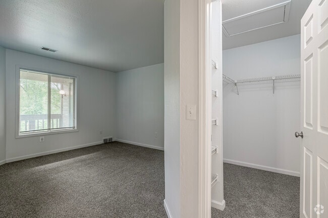 2BR, 1BA - 981SF - Primary Bedroom