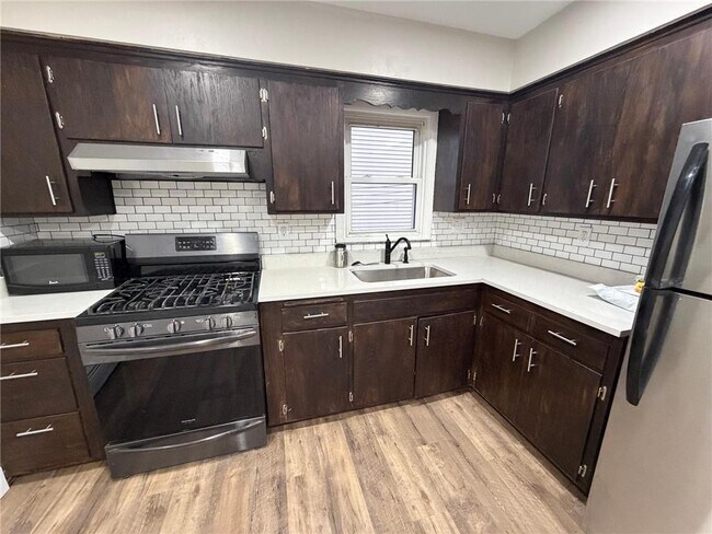 Photo - 212 42nd Ave NE